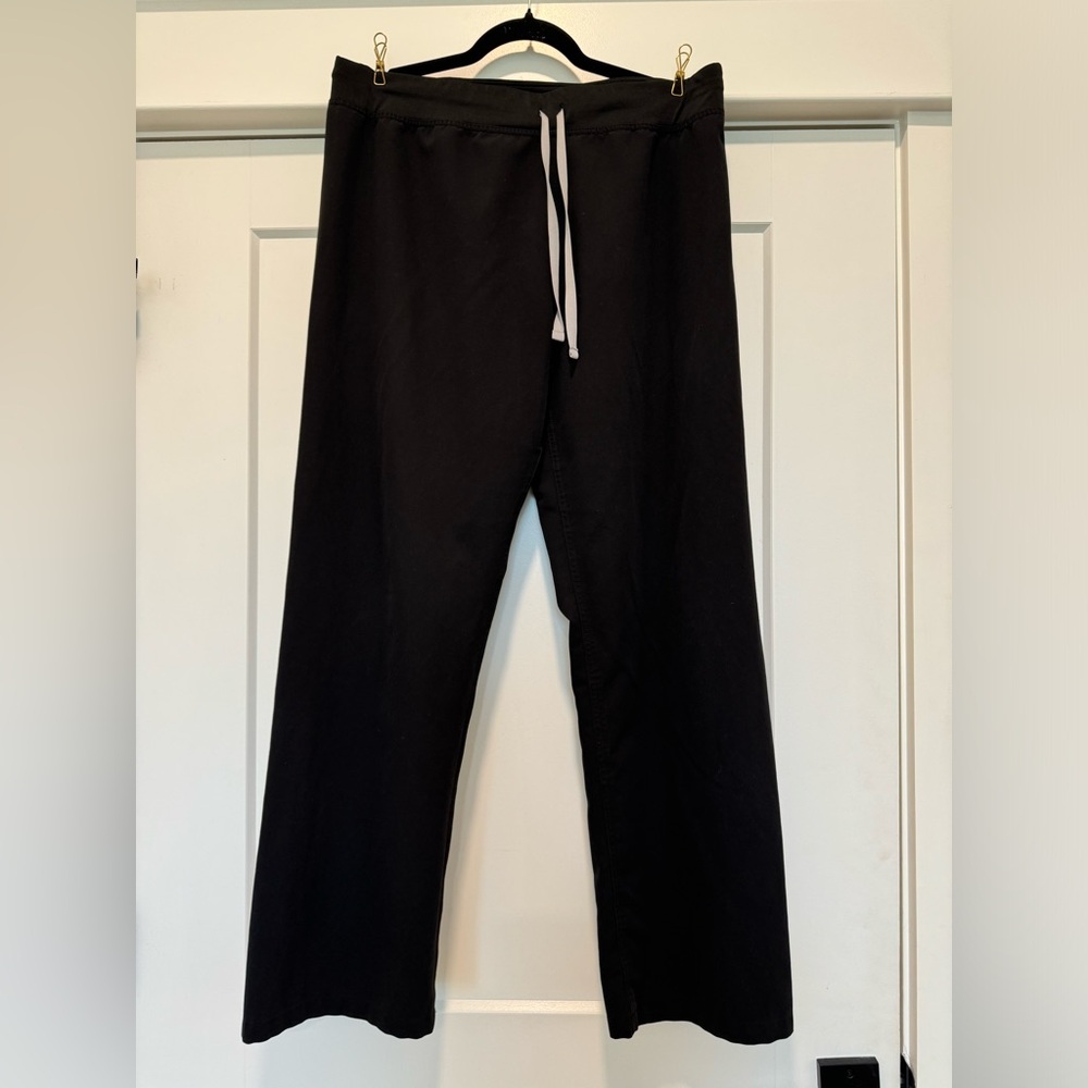 Black Figs straight leg scrubs size large